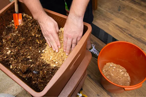 Dicas de como Fazer Compostagem em Apartamentos Pequenos.